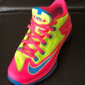 BRIGHT Nike air sneakers, BRAND NEW!!! Size 7Y
